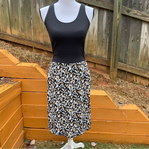 BCBGMaxAzria Leaf Pattern Skirt Size Large - Picture 7 of 11